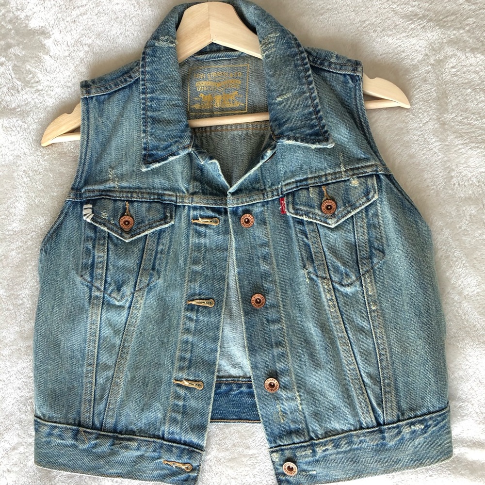 LEVIS Women’s Distressed Denim Vest Size Medium
